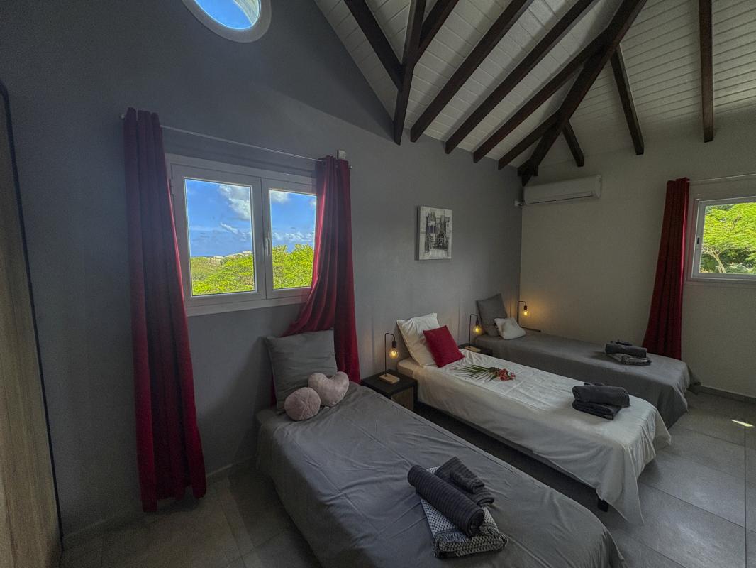 29.Location villa piscine le moule guadeloupe_Chambre enfants